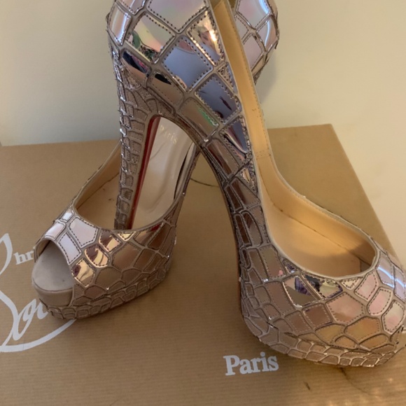 Christian Louboutain SUPER RARE ROSE GOLD - Picture 2 of 8